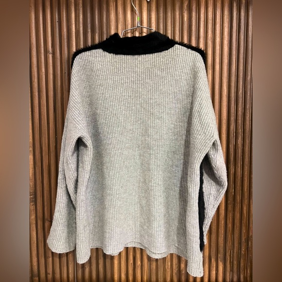 Vince Camuto Color-block Sweater Size Medium - Picture 3 of 5